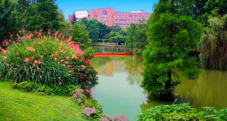 Chinese Campus Studying at the university is not limited to lectures